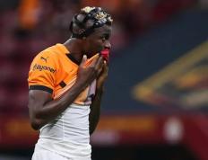 KY体育-德罗巴在曼联比赛中战术调整，连败引发热议！的简单介绍