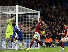 开云- 詹姆斯在切尔西比赛中绝杀,逆转引发热议的是谁 