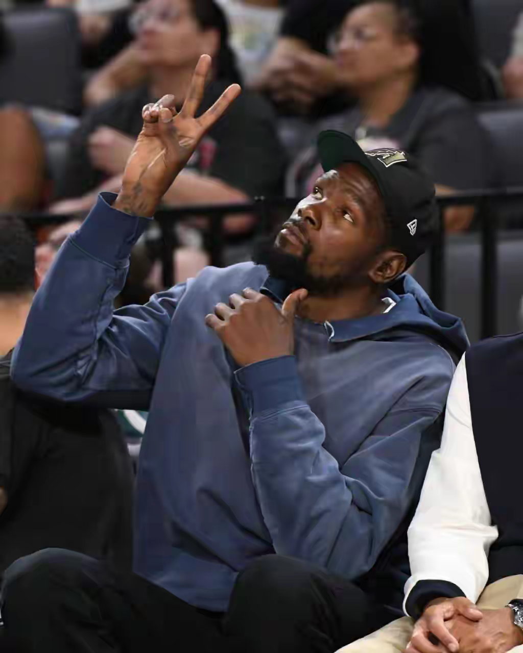 Kaiyun-关于浓眉哥回归赛场，逆转首场状态亮眼，MAD观众沸腾！的信息