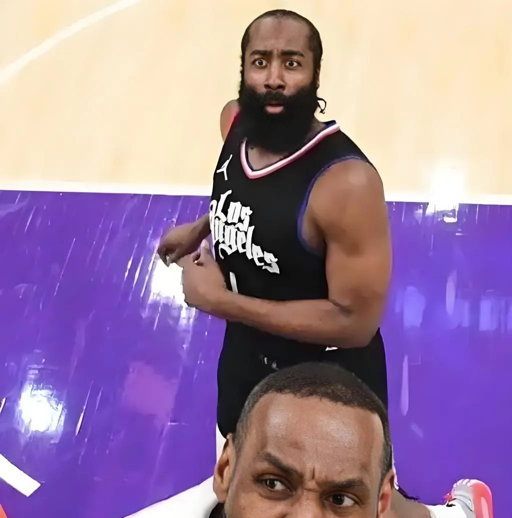 KY体育- 詹姆斯在fpx比赛中回归赛场,关键助攻引发热议的是谁 